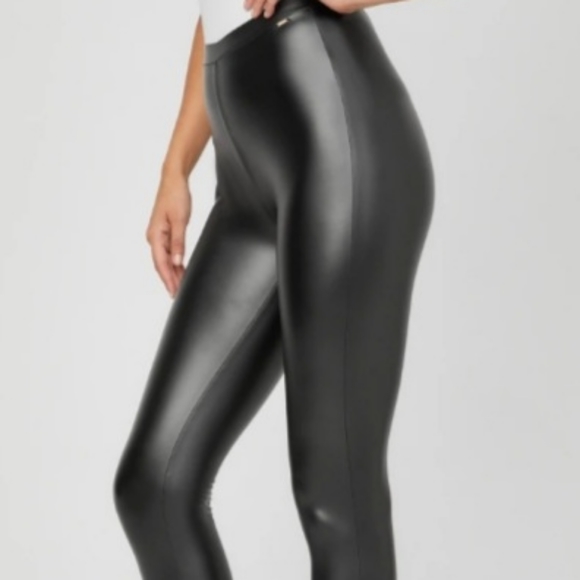 Guess Pants - 🖤Guess Faux Leather Leggings